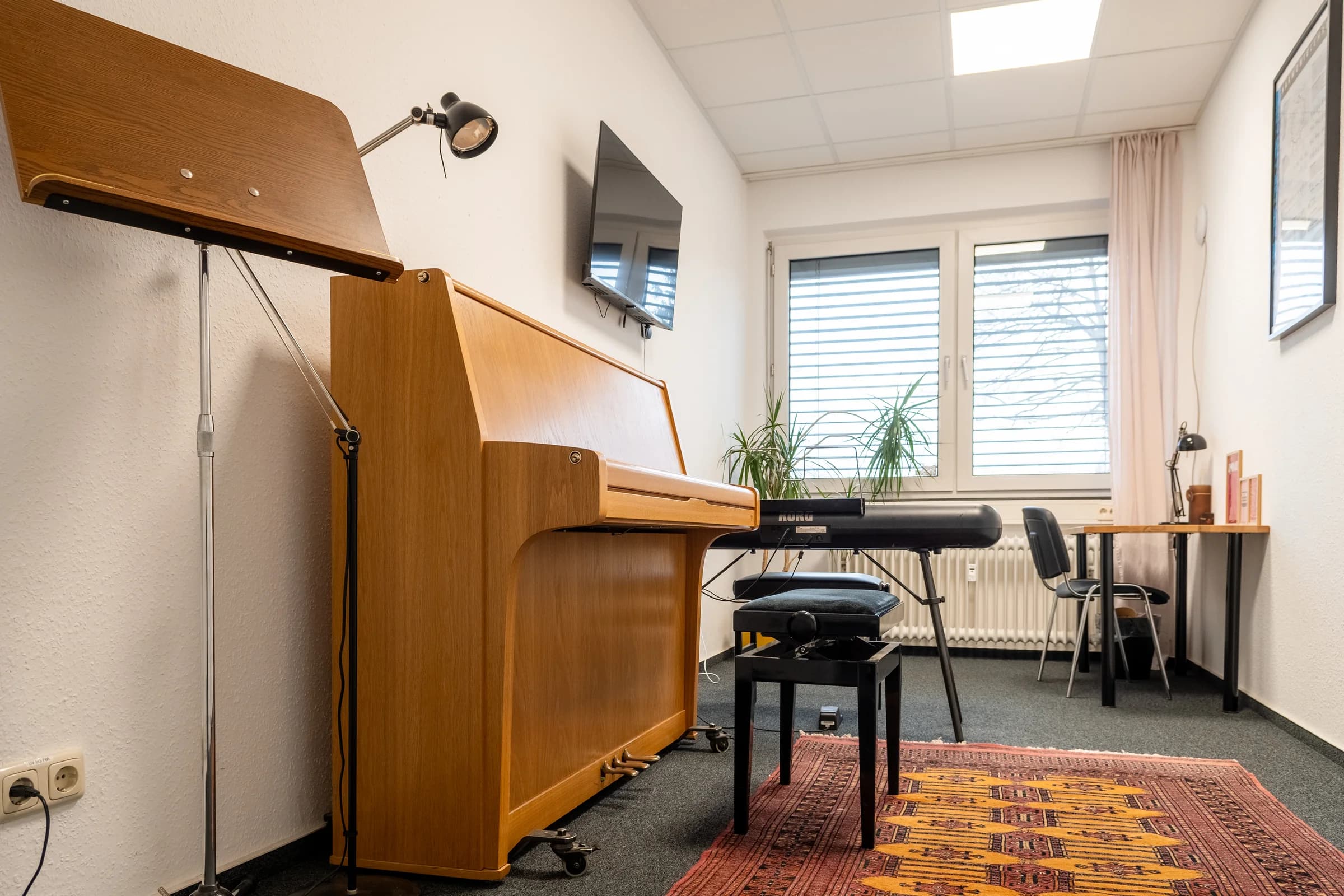 Übungsraum mit Klavier und E-Piano im Musikzentrum Mittelhessen